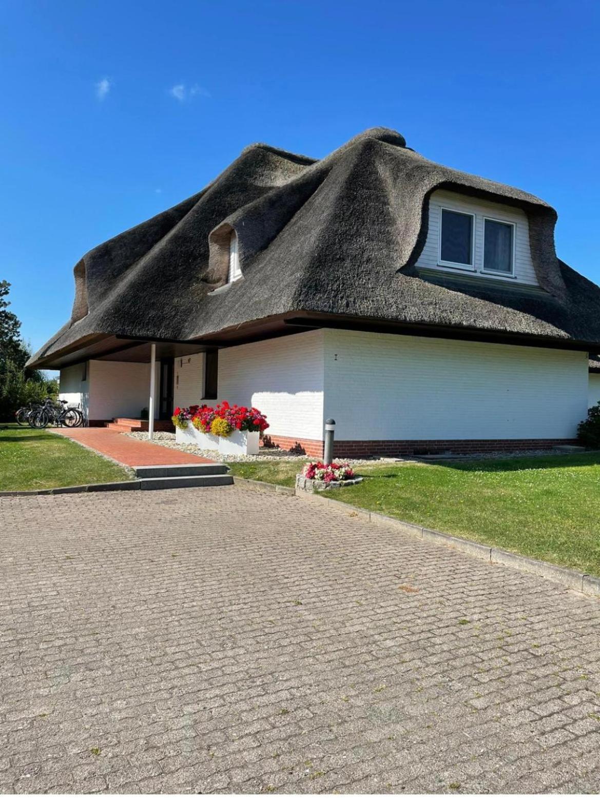 Beachhouse Brösum Екстериор снимка